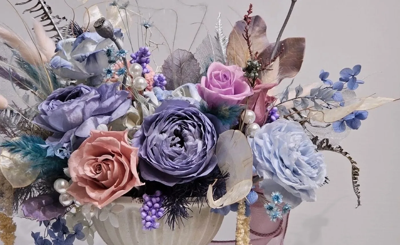 睡美人紫藍色系永生花作品搭配乾燥花材